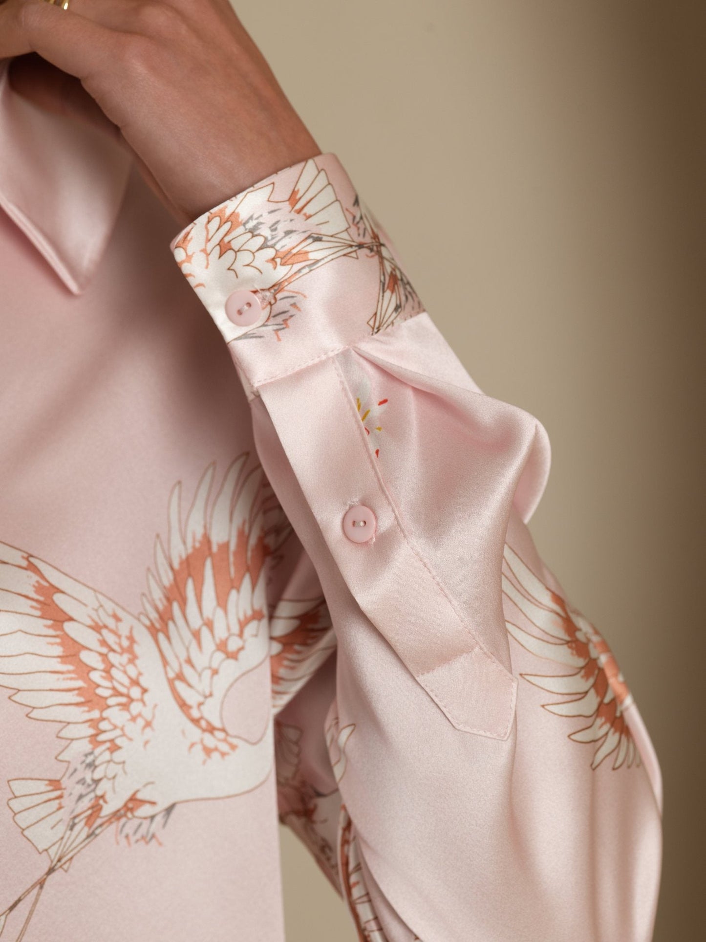 Rosstef 100% Dut İpek Uzun Kollu Devrik Yaka Yaka Women's Crane Baskı Button Bluz