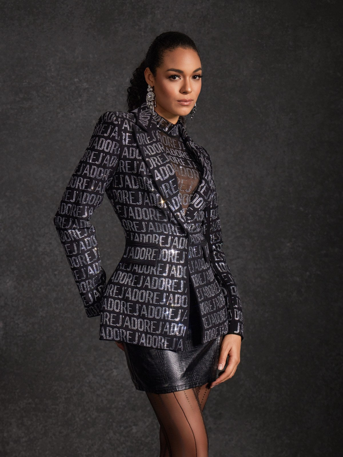 Rosstef Devrik Yaka Taşlı Blazer Ceket: Dazzling Sparkle ve Öyle Çarpıcı Fit