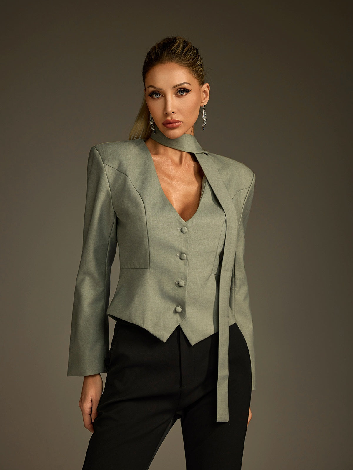Rosstef Lucrece V Yaka Scarf Blazer Ceket: Zarif ve Moderniteyi Bir Araya Getiren